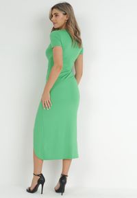 Born2be - Zielona Asymetryczna Sukienka Kopertowa z Marszczeniami Adephelia. Kolor: zielony. Typ sukienki: kopertowe, asymetryczne #4