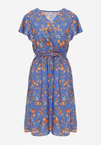 Renee - Niebieska Wiskozowa Sukienka Midi w Kwiaty z Gumką w Pasie i Materiałowym Paskiem Aidenia. Kolor: niebieski. Materiał: materiał, wiskoza. Wzór: kwiaty. Typ sukienki: kopertowe. Długość: midi #5