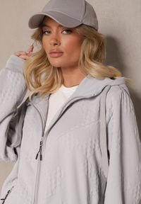 Renee - Szary Komplet Dresowy Zdobiony Tłoczeniem Bluza z Kapturem i Joggery Tuseira. Kolor: szary. Materiał: dresówka. Wzór: aplikacja #4