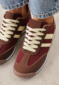 Renee - Brązowe Sneakersy Ozdobione Dwoma Paskami Lannatea. Okazja: na co dzień. Zapięcie: pasek. Kolor: brązowy. Wzór: aplikacja #2