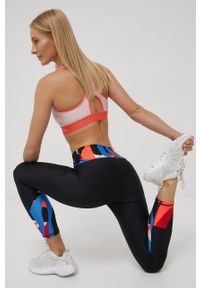 Under Armour legginsy treningowe damskie kolor czarny wzorzyste. Stan: podwyższony. Kolor: czarny. Materiał: skóra, materiał. Wzór: gładki. Sport: fitness #3