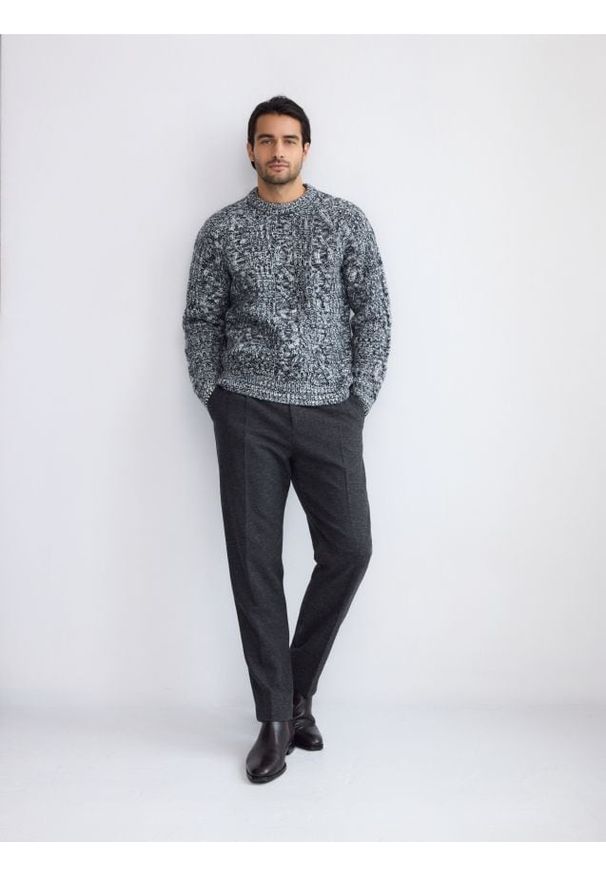 Reserved - Wełniany sweter o warkoczowym splocie - wielobarwny. Materiał: wełna. Wzór: ze splotem