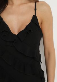 Born2be - Czarna Asymetryczna Sukienka Ozdobiona Falbankami Linariela. Typ kołnierza: kołnierz z falbankami. Kolor: czarny. Długość rękawa: na ramiączkach. Wzór: aplikacja. Typ sukienki: asymetryczne. Styl: elegancki #5