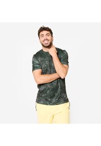 DOMYOS - Koszulka fitness męska Domyos krótki rękaw. Kolor: zielony, brązowy, wielokolorowy. Materiał: poliester, materiał. Długość rękawa: krótki rękaw. Długość: krótkie. Sport: fitness #1