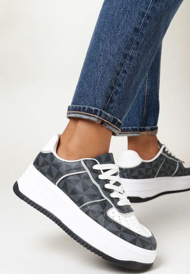 Born2be - Szare Sneakersy na Platformie Zdobione Geometrycznym Wzorem Zamya. Wysokość cholewki: przed kostkę. Kolor: szary. Szerokość cholewki: normalna. Wzór: aplikacja, geometria. Obcas: na platformie