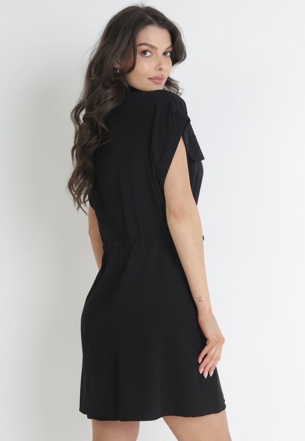 Born2be - Czarna Sukienka Priaphelous. Kolor: czarny. Materiał: bawełna, tkanina. Długość rękawa: krótki rękaw. Wzór: aplikacja. Typ sukienki: rozkloszowane, koszulowe. Długość: mini