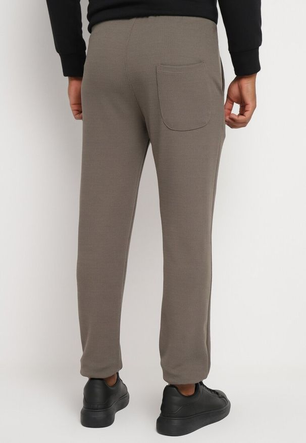 Born2be - Zielone Spodnie Dresowe z Bawełną i Sznurkami Arlania. Okazja: na co dzień, na spacer. Kolor: zielony. Materiał: dresówka, bawełna. Styl: klasyczny, casual