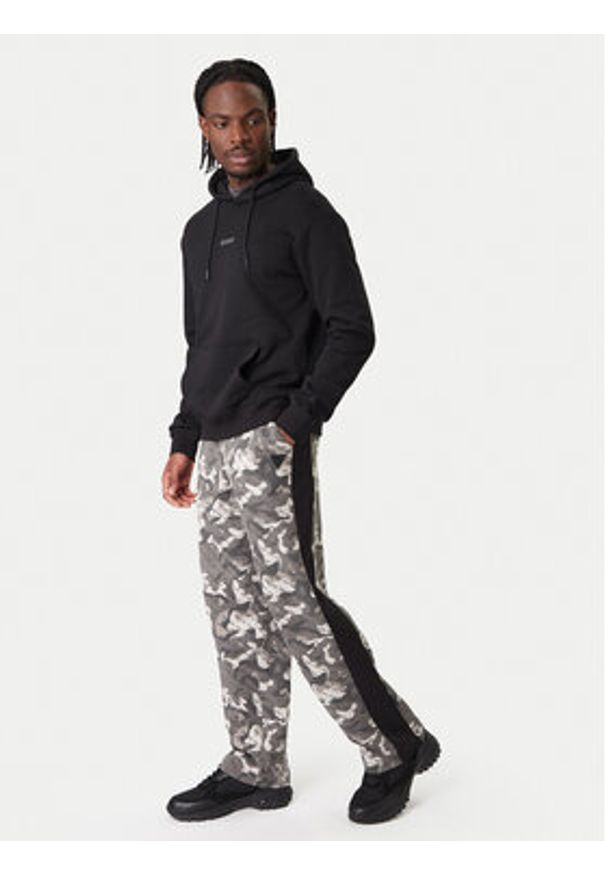 Guess Bluza Z6RQ18 KAIJ1 Czarny Regular Fit. Kolor: czarny. Materiał: bawełna