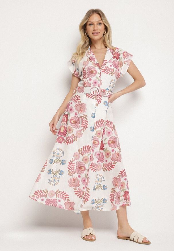 Born2be - Różowa Sukienka z Wiskozą o Koszulowym Kroju z Paskiem z Klamrą Nitasiela. Okazja: na co dzień. Typ kołnierza: dekolt w kształcie V. Kolor: różowy. Materiał: wiskoza. Długość rękawa: krótki rękaw. Typ sukienki: koszulowe. Styl: casual, klasyczny