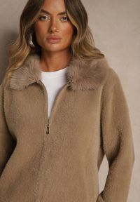 Renee - Ciemnobeżowy Zasuwany Kardigan z Wełną z Futerkowym Kołnierzem Asiste. Okazja: na co dzień. Kolor: beżowy. Materiał: wełna. Wzór: aplikacja. Styl: casual #2