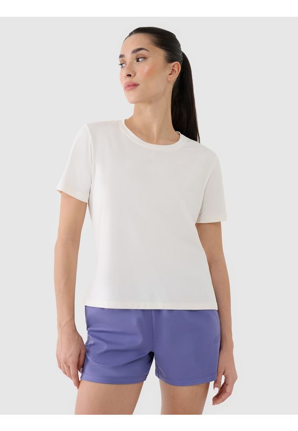 4f - 4F Koszulka treningowa oversize szybkoschnąca damska - biała S. Kolor: biały. Materiał: poliester, elastan, materiał, włókno, dzianina. Długość rękawa: krótki rękaw. Długość: krótkie. Wzór: ze splotem, gładki, jednolity. Sport: fitness