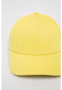 Calvin Klein - Czapka. Kolor: żółty. Materiał: tkanina, bawełna. Wzór: gładki #3