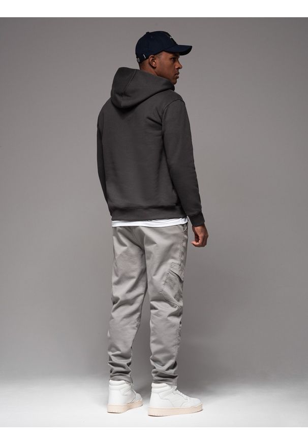 Ombre Clothing - Dzianinowe joggery męskie z kieszeniami cargo – jasnoszare V4 - Rozmiar: L. Okazja: na co dzień. Kolor: szary. Materiał: dzianina. Wzór: aplikacja. Styl: casual