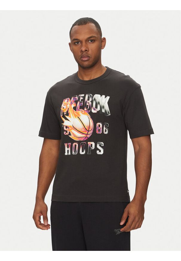 Reebok T-Shirt 100218817 Czarny Regular Fit. Kolor: czarny. Materiał: bawełna