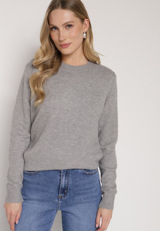 Born2be - Szary Casualowy Sweter z Wełną i Bawełną Nedalla. Okazja: na co dzień. Kolor: szary. Materiał: wełna, bawełna. Długość rękawa: długi rękaw. Długość: długie. Styl: casual