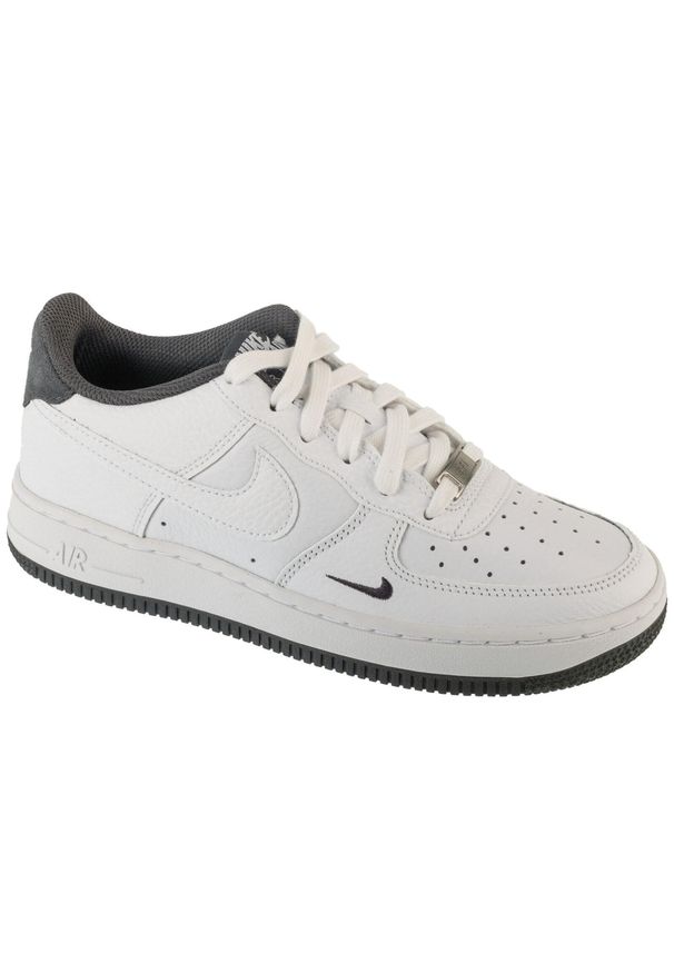 Nike - Buty sportowe Sneakersy chłopięce, Air Force 1 '07 Lv8. Kolor: biały. Model: Nike Air Force. Sport: turystyka piesza