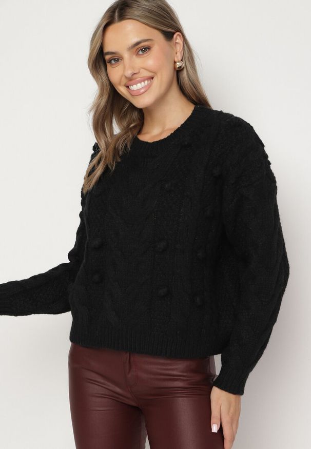 Born2be - Czarny Sweter z Wiskozą i Wełną Aplikacją 3D i Tłoczeniem Vaishira. Okazja: na co dzień. Kolor: czarny. Materiał: wełna, wiskoza. Wzór: aplikacja. Styl: casual, klasyczny