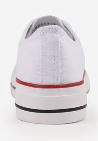 Renee - Biało-Czerwone Trampki Vices na Platformie z Niską Cholewką Tiloria. Okazja: na spacer, na co dzień. Wysokość cholewki: przed kostkę. Kolor: biały. Szerokość cholewki: normalna. Obcas: na platformie. Styl: casual #9