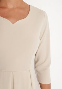 Born2be - Beżowa Rozkloszowana Sukienka z Rękawem 3/4 Nomiel. Okazja: na spotkanie biznesowe. Typ kołnierza: dekolt w kształcie V. Kolor: beżowy. Typ sukienki: rozkloszowane. Styl: klasyczny, elegancki, biznesowy #7