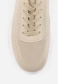 Born2be - Beżowe Dzianinowe Sneakersy na Grubej Podeszwie ze Żłobieniami Enolora. Okazja: na co dzień, na spacer. Kolor: beżowy. Materiał: dzianina. Szerokość cholewki: normalna. Sport: turystyka piesza, fitness #9