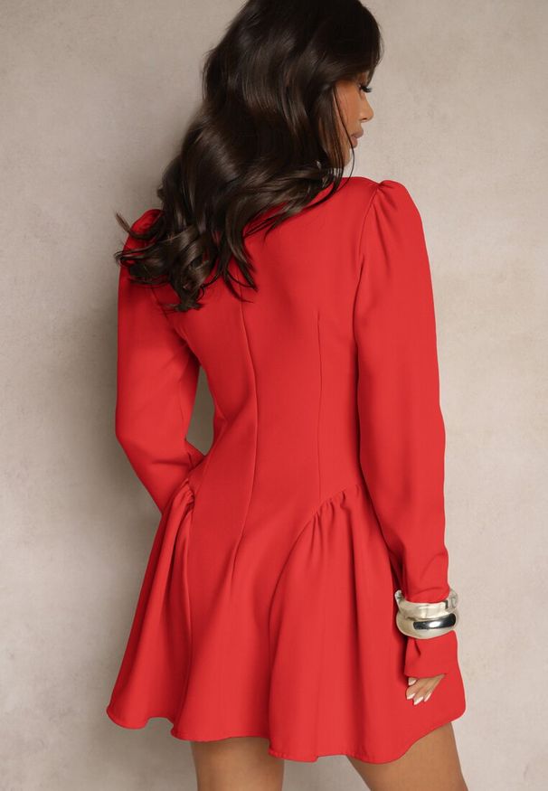 Renee - Czerwona Rozkloszowana Sukienka Koktajlowa z Gorsetową Górą i Falbankami Arisora. Okazja: na imprezę. Typ kołnierza: kołnierz z falbankami, dekolt gorset. Kolor: czerwony. Typ sukienki: gorsetowe. Styl: wizytowy