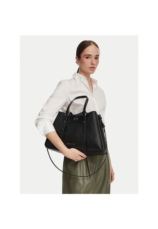 Torebka Armani Exchange. Kolor: czarny