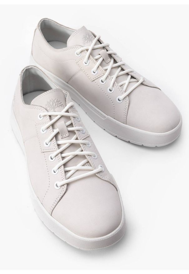 Timberland - Sneakersy męskie TIMBERLAND Maple Grove LOW LACE UP. Okazja: na co dzień. Kolor: biały. Materiał: jeans, skóra, materiał, guma