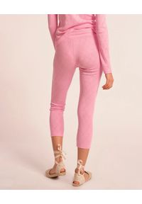 LOVE SHACK FANCY - Różowe spodnie Laine Slim. Kolor: różowy, wielokolorowy, fioletowy. Materiał: bawełna, dzianina. Wzór: ażurowy #3