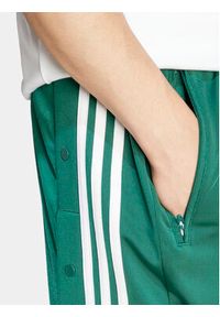 Adidas - adidas Spodnie dresowe adicolor Classics Adibreak IM8213 Zielony Regular Fit. Kolor: zielony. Materiał: syntetyk