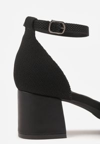 Born2be - Czarne Strukturalne Czółenka VICES na Słupku z Paskiem wokół Kostki Kallimei. Okazja: na co dzień, na spotkanie biznesowe. Zapięcie: pasek. Kolor: czarny. Materiał: jeans. Obcas: na słupku. Styl: casual, biznesowy, elegancki #3