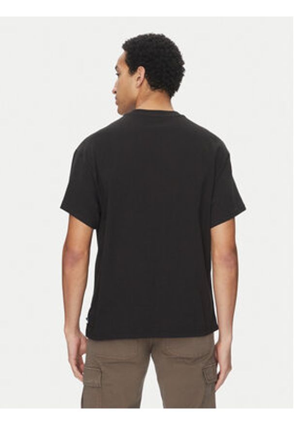 Puma T-Shirt Clyde Forever 630473 Czarny Regular Fit. Kolor: czarny. Materiał: bawełna