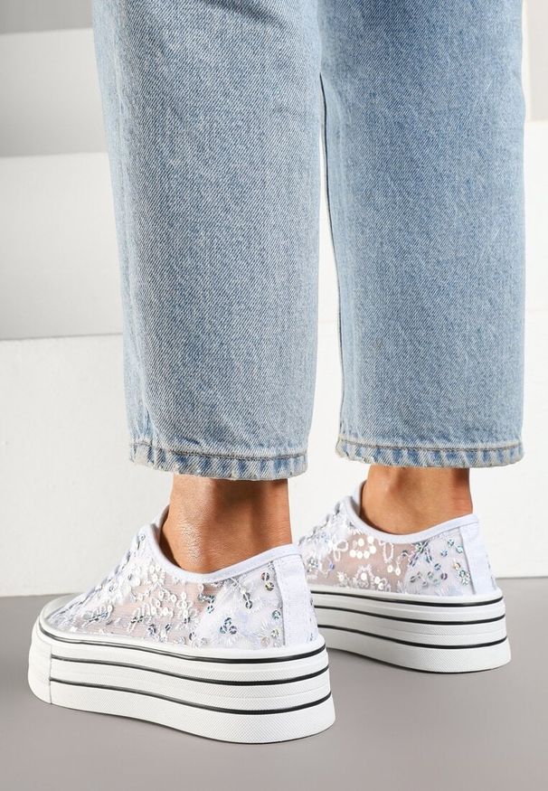Born2be - Białe Siateczkowe Trampki Vices na Platformie Zdobione Cekinami Telandria. Okazja: na co dzień. Kolor: biały. Materiał: jeans, skóra. Wzór: aplikacja. Obcas: na platformie. Styl: elegancki, casual
