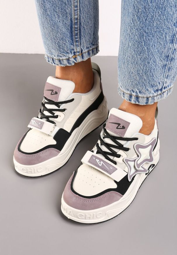 Born2be - Beżowo-Fioletowe Sneakersy na Grubej podeszwie z Zapięciem na Rzep i Aplikacją na Boku Arforina. Nosek buta: okrągły. Zapięcie: rzepy. Kolor: beżowy. Materiał: materiał. Wzór: aplikacja. Obcas: na obcasie. Wysokość obcasa: niski