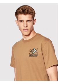 Converse T-Shirt 10023269-A04 Brązowy Standard Fit. Kolor: brązowy. Materiał: bawełna #4