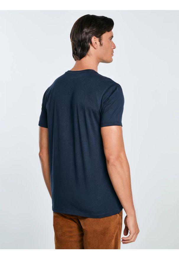 Big-Star - Koszulka męska bawełniana granatowa Vincer 403. Okazja: na co dzień. Kolor: niebieski. Materiał: bawełna. Wzór: haft. Styl: casual, klasyczny, elegancki