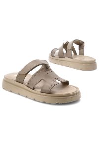 Klapki damskie Armodo, cholewka ze skóry naturalnej z ażurowymi perforacjami szeroki pasek z regulacją na rzep, beżowe, 40440. Okazja: na co dzień. Kolor: beżowy. Materiał: skóra. Wzór: ażurowy. Sezon: lato. Styl: casual #7