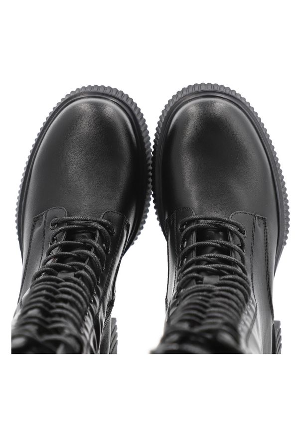 Czarne Kozaki Vinceza Eleganckie Obuwie Damskie Na Obcasie. Okazja: na co dzień. Zapięcie: sznurówki. Kolor: czarny. Szerokość cholewki: normalna. Wzór: moro. Wysokość cholewki: przed kolano. Materiał: skóra. Sezon: zima, jesień. Obcas: na obcasie. Styl: elegancki. Wysokość obcasa: średni