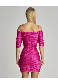 SELF LOVE - Różowa drapowana sukienka z jedwabiu Manila. Typ kołnierza: kokarda. Kolor: wielokolorowy, fioletowy, różowy. Materiał: jedwab. Długość: mini