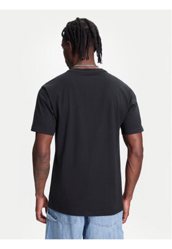 Converse T-Shirt Neon Sign All Star Patch 10027722-A01 Czarny Regular Fit. Kolor: czarny. Materiał: bawełna