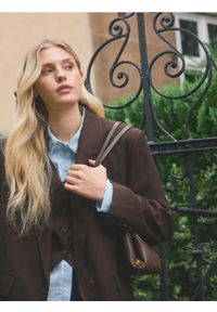 Reserved - Garniturowa kamizelka z wiskozą - ciemnobrązowy. Kolor: brązowy. Materiał: wiskoza