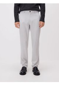 Reserved - Spodnie chino slim z wiskozą - jasnoszary. Kolor: szary. Materiał: wiskoza