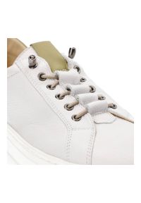 Białe Sneakersy Wasak Stylowe Obuwie Damskie. Okazja: na co dzień. Zapięcie: bez zapięcia. Kolor: biały. Materiał: skóra. Szerokość cholewki: normalna. Wzór: grochy. Sezon: wiosna. Obcas: na platformie #4