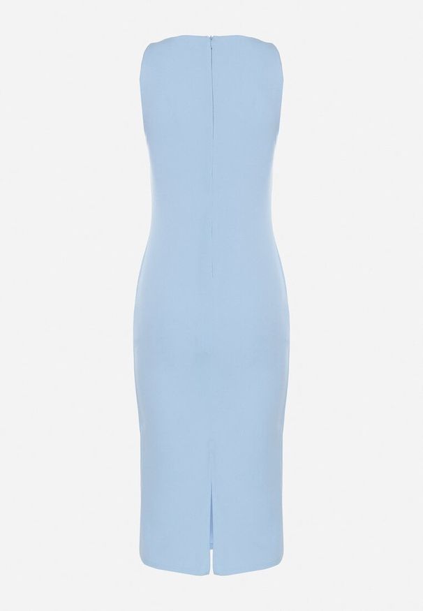 Born2be - Jasnoniebieska Sukienka z Wiskozą o Dopasowanym Kroju z Rozcięciem z Tyłu Denama. Okazja: na co dzień. Kolor: niebieski. Materiał: wiskoza. Styl: casual, elegancki, klasyczny