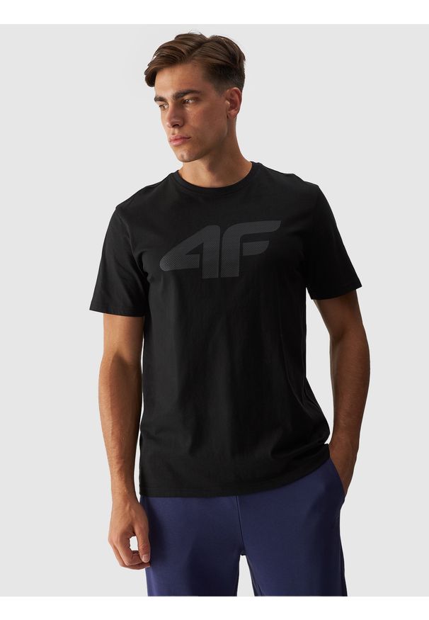 4f - 4F T-shirt regular z nadrukiem męski - czarny S. Okazja: na co dzień. Kolor: czarny. Materiał: bawełna, jersey, dzianina. Długość rękawa: krótki rękaw. Długość: krótkie. Wzór: nadruk. Styl: klasyczny, sportowy, casual