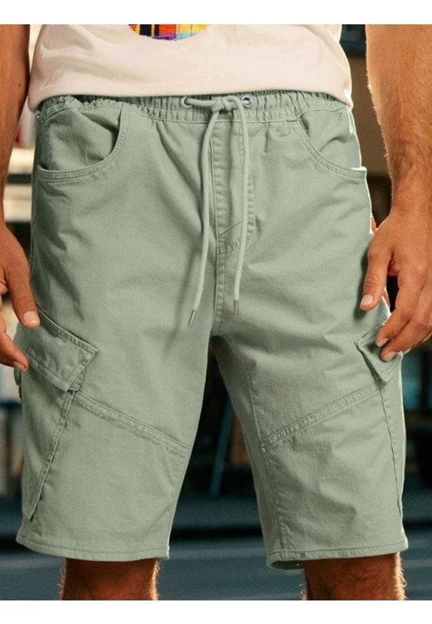 Sinsay - Szorty jeansowe jogger - zielony. Kolor: zielony. Materiał: jeans