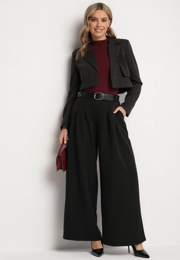 Born2be - Czarne Garniturowe Spodnie z Wiskozą o Szerokim Kroju z Paskiem Ravilis. Okazja: do pracy, na spotkanie biznesowe. Stan: podwyższony. Kolor: czarny. Materiał: wiskoza. Styl: elegancki, biznesowy