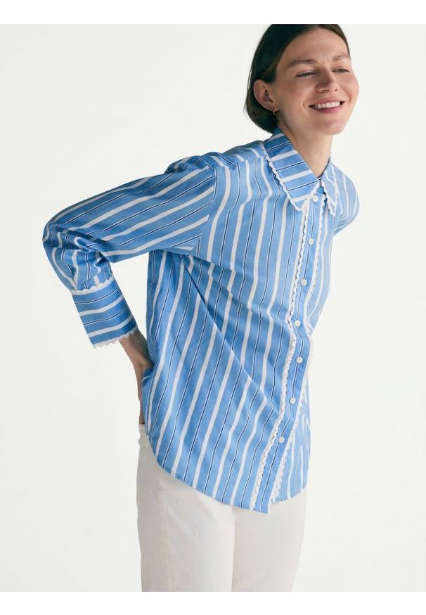 Reserved - Koszula w paski - jasnoniebieski. Kolor: niebieski. Materiał: tkanina, bawełna. Wzór: paski