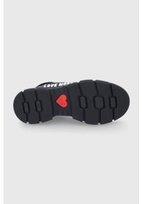 Love Moschino Buty kolor czarny na platformie. Nosek buta: okrągły. Zapięcie: sznurówki. Kolor: czarny. Materiał: guma. Obcas: na platformie #4