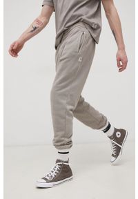 Reebok Classic Spodnie bawełniane męskie kolor beżowy gładkie. Kolor: beżowy. Materiał: bawełna. Wzór: gładki