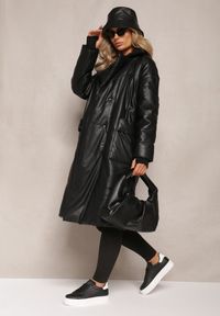 Renee - Czarny Płaszcz z Imitacji Skóry z Wiązanym Paskiem Tosha. Kolor: czarny. Materiał: skóra. Długość: do kolan #4